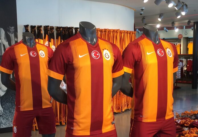 2448px-Galatasaray_2014-15_(h)