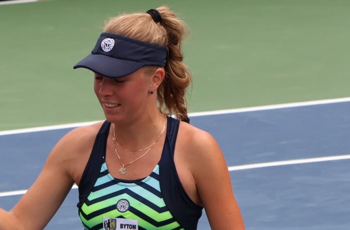 Peyton_Stearns_and_Magdalena_Fręch_(2023_DC_Open)_01