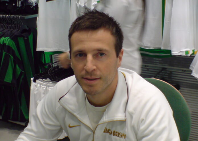 Maciej_Żurawski_at_an_autograph_session