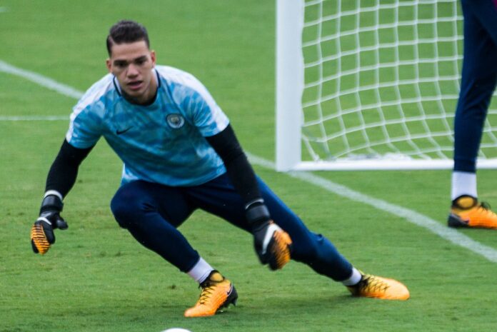 1280px-Ederson_Moraes_(36243872090)_(cropped)