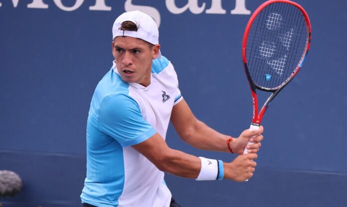 2048px-Sebastián_Báez_(2023_US_Open)_07 Baez