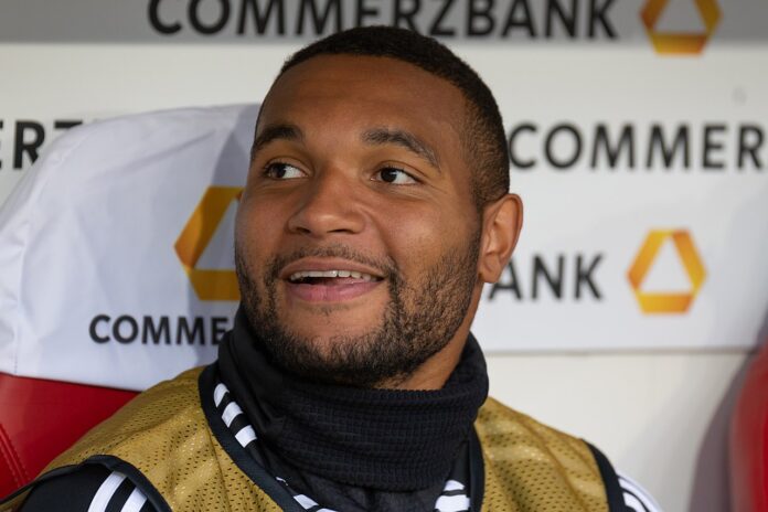 Jonathan Tah (GER, 5) auf der Auswechselbank; Porträt, Einzelbild
