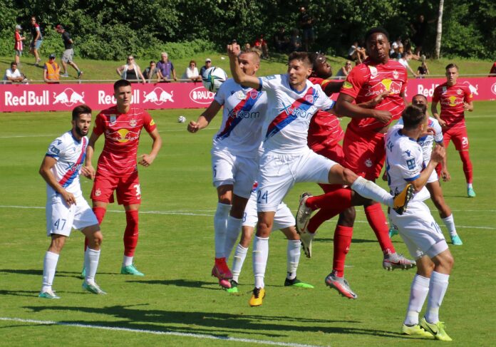 FC_Red_Bull_Salzburg_gegen_Rakow_Czestochowa_(Testspiel,_10._Juli_2021)_44