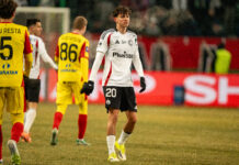 OFICJALNIE: Legia Warszawa przedłuża kontrakt z młodym talentem